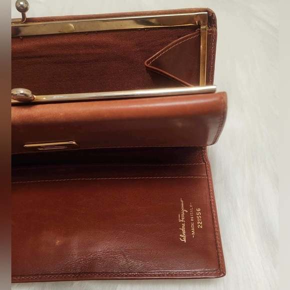Used condition Salvatore Ferragamo Leather Wallet with dust bag (not original) - Picture 5 of 7
